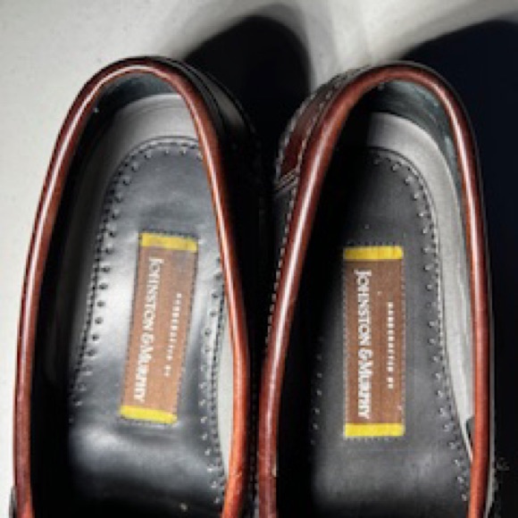 Johnston Murphy, size 9, slip on, barely worn - Picture 3 of 4